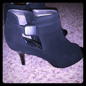 Black Stride Booties